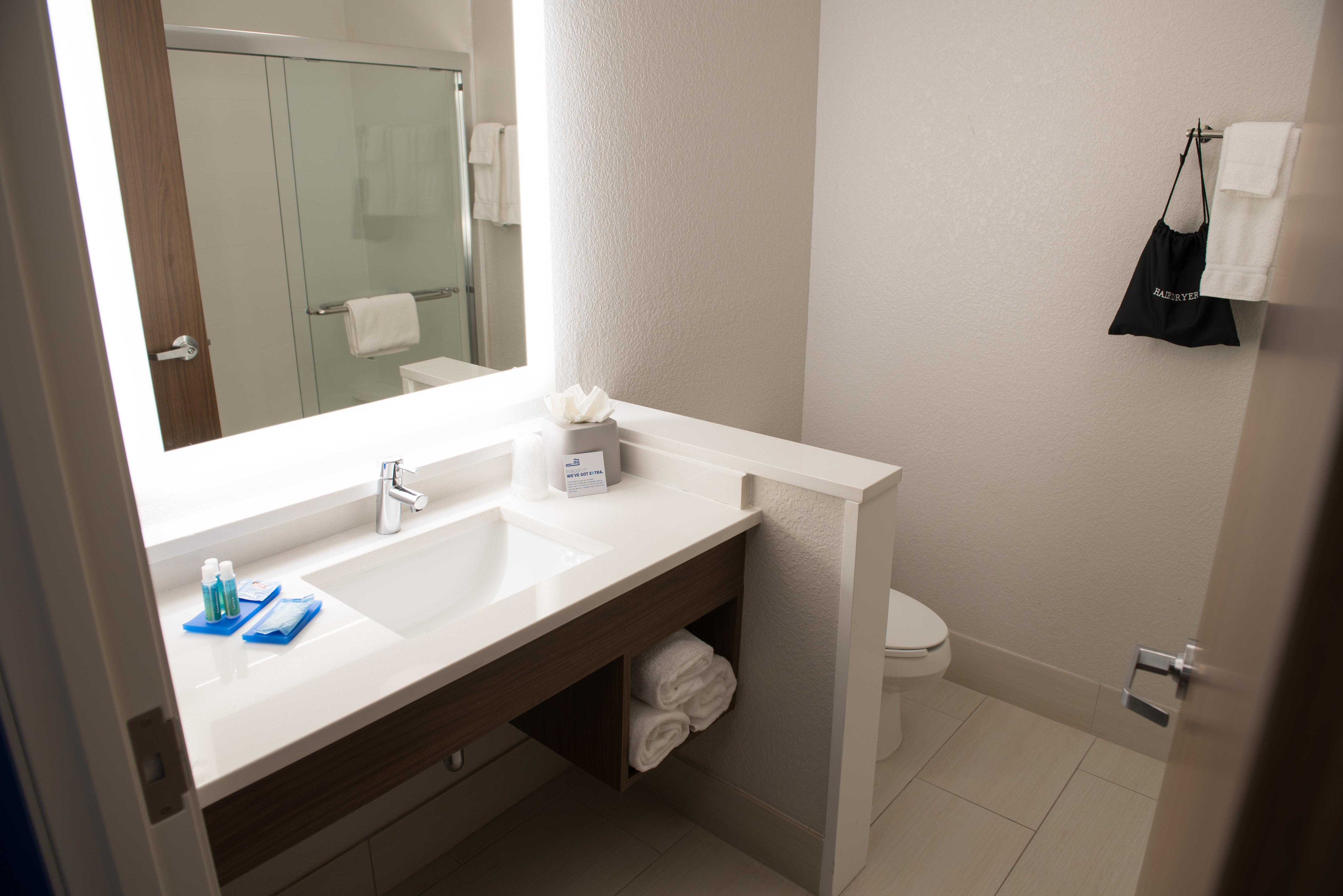Express & - Wayne North By Ihg 3*
